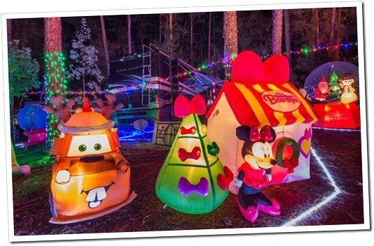 Christmas display | MouseMingle.com