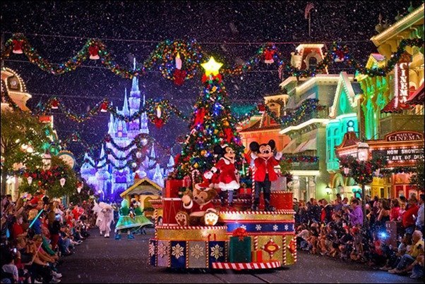 Mickey’s Once Upon A Christmastime Parade | MouseMingle.com